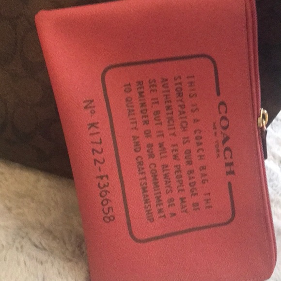 COPY - Coach useful bag you can wear on both sides - Picture 5 of 11